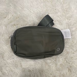 NWT lululemon everywhere belt bag grey sage